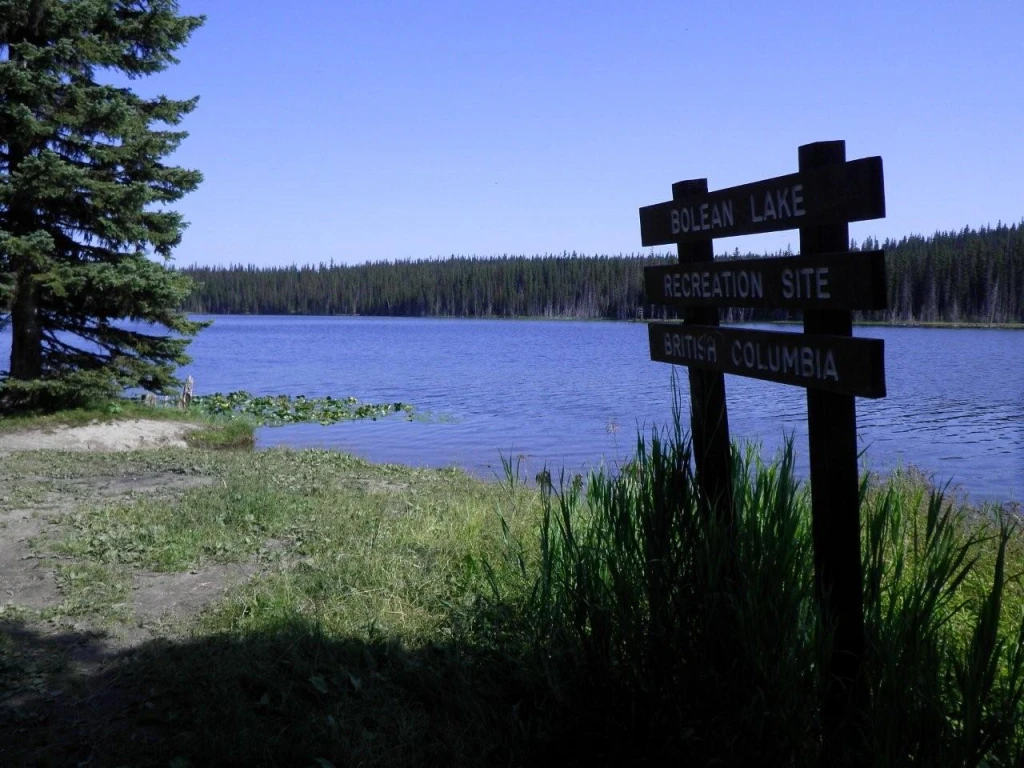 Photo: Recreation Sites and Trails BC. © Province of British Columbia, licensed under the Open Government Licence – British Columbia. Bolean Lake, photo 4
