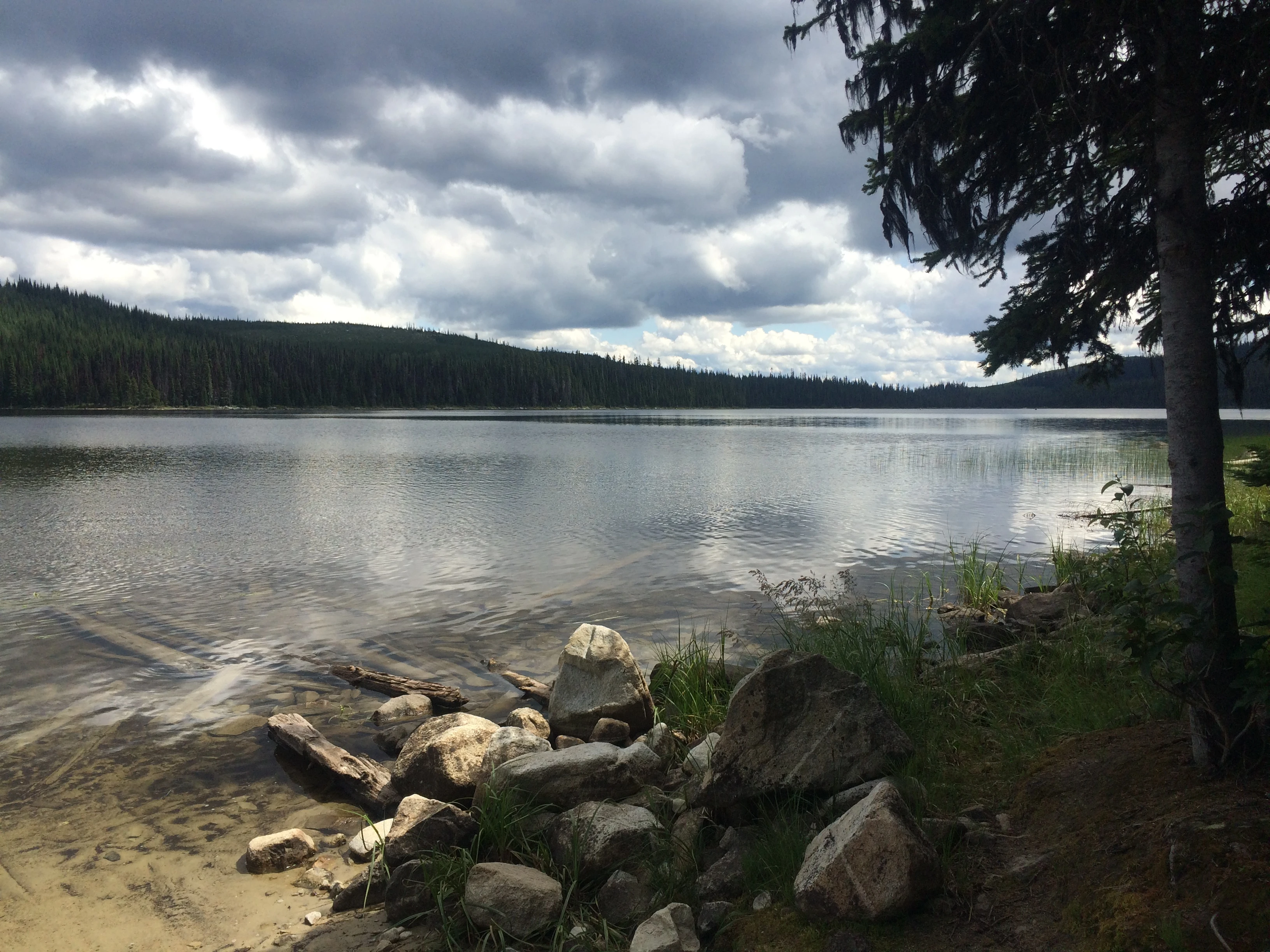 Photo: Recreation Sites and Trails BC. © Province of British Columbia, licensed under the Open Government Licence – British Columbia. Spa Lake, photo 2