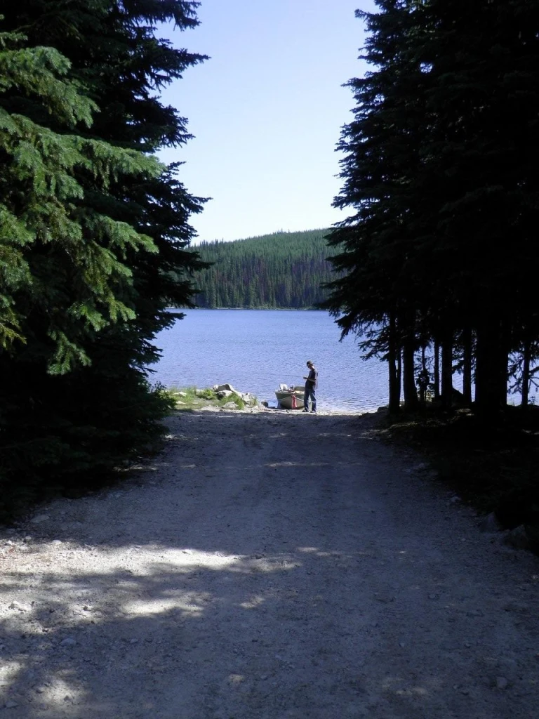 Photo: Recreation Sites and Trails BC. © Province of British Columbia, licensed under the Open Government Licence – British Columbia. Spa Lake, photo 5