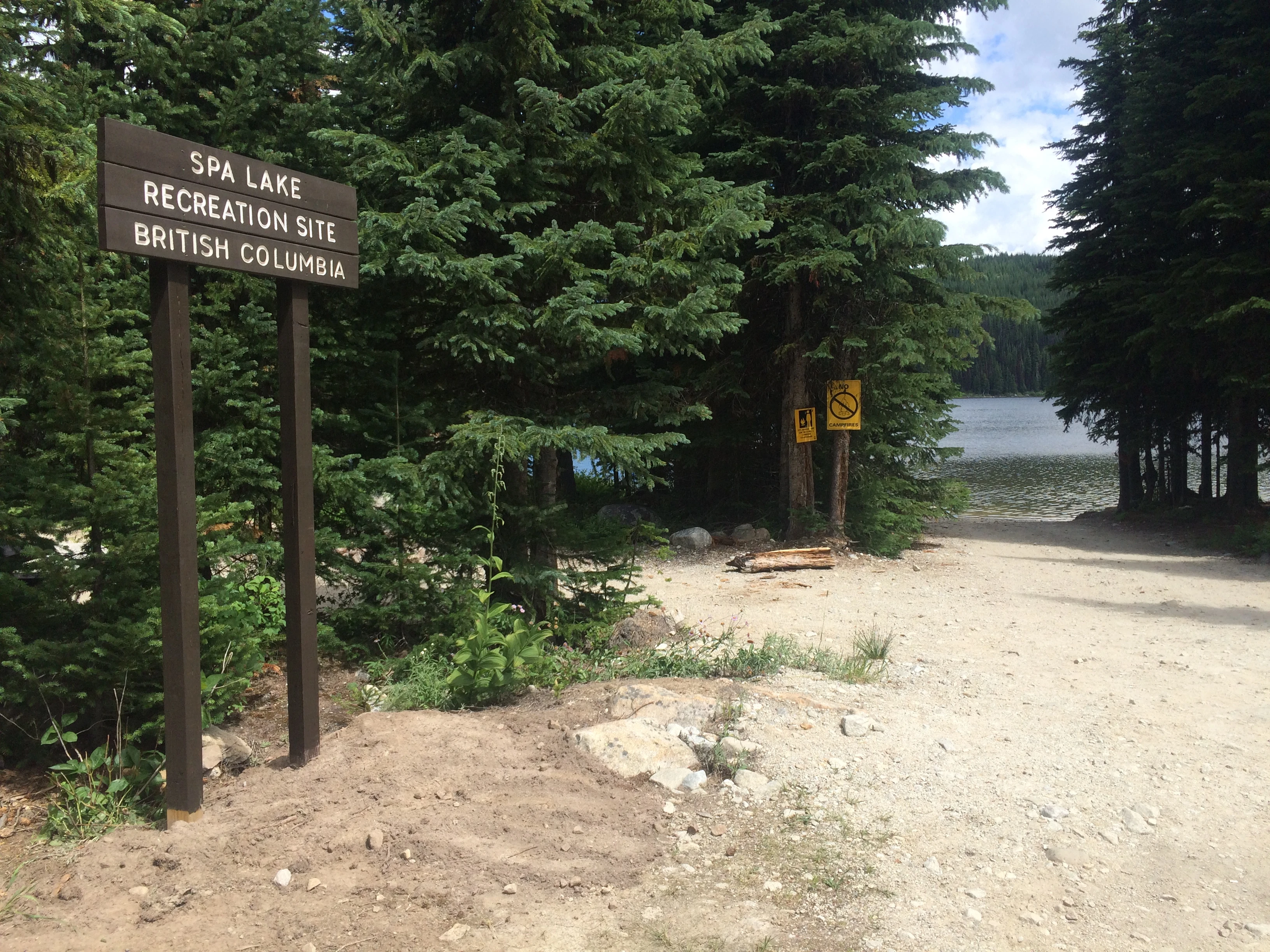 Photo: Recreation Sites and Trails BC. © Province of British Columbia, licensed under the Open Government Licence – British Columbia. Spa Lake, photo 3