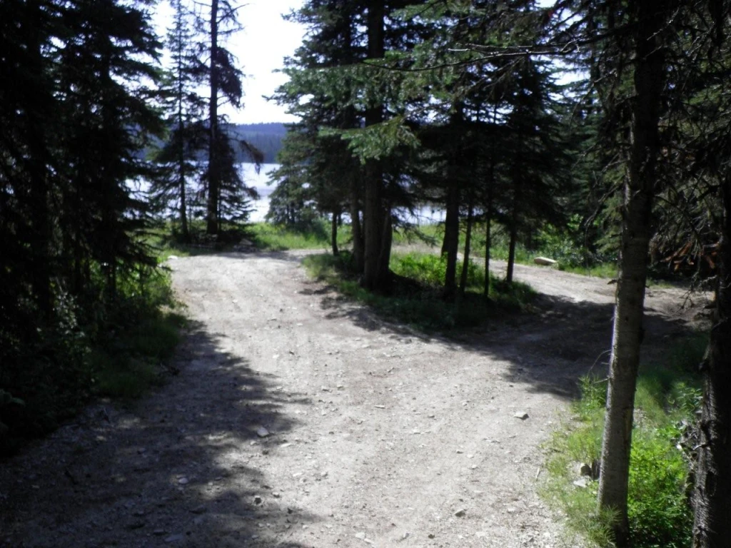 Photo: Recreation Sites and Trails BC. © Province of British Columbia, licensed under the Open Government Licence – British Columbia. Spa Lake, photo 7