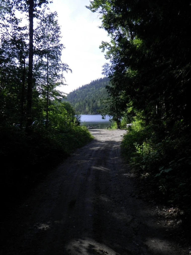 Photo: Recreation Sites and Trails BC. © Province of British Columbia, licensed under the Open Government Licence – British Columbia. Spanish Lake