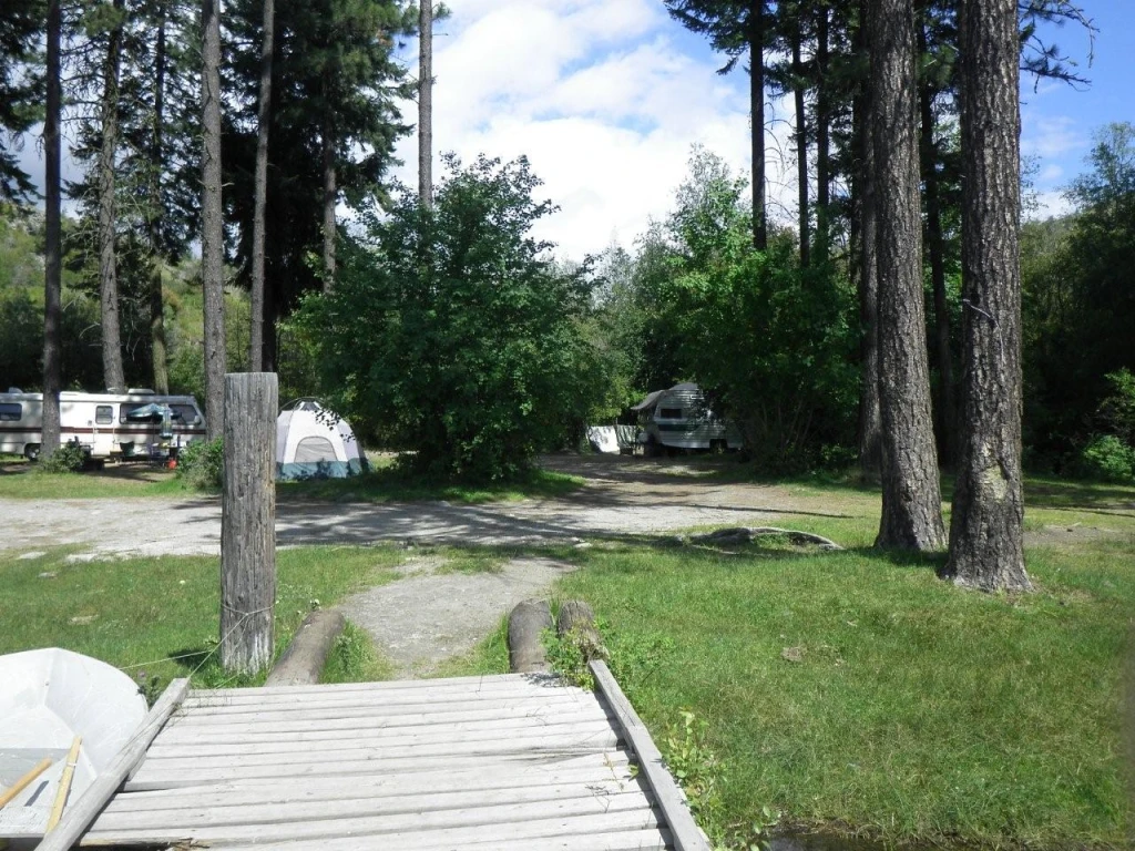 Photo: Recreation Sites and Trails BC. © Province of British Columbia, licensed under the Open Government Licence – British Columbia. Madden Lake, photo 5