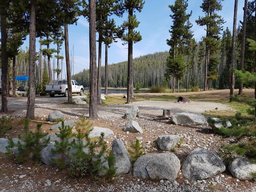Photo: Recreation Sites and Trails BC. © Province of British Columbia, licensed under the Open Government Licence – British Columbia. Allendale Lake, photo 2