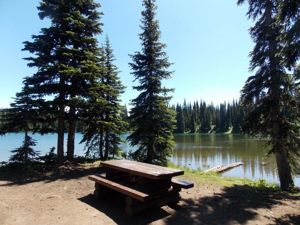 Photo: Recreation Sites and Trails BC. © Province of British Columbia, licensed under the Open Government Licence – British Columbia. Lodestone Lake