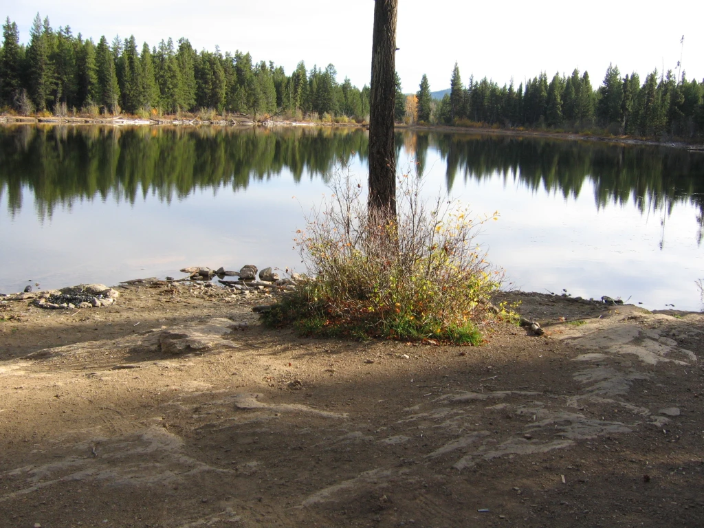 Photo: Recreation Sites and Trails BC. © Province of British Columbia, licensed under the Open Government Licence – British Columbia. Johnny Lake, photo 3