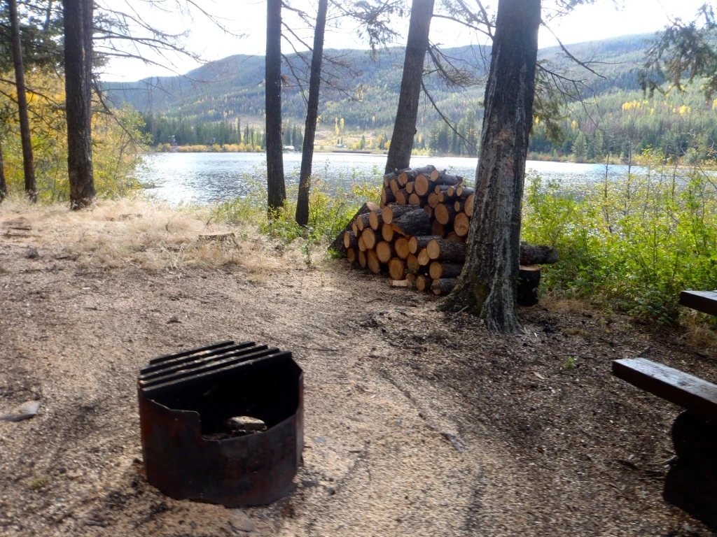 Photo: Recreation Sites and Trails BC. © Province of British Columbia, licensed under the Open Government Licence – British Columbia. Osprey Lake North, photo 4