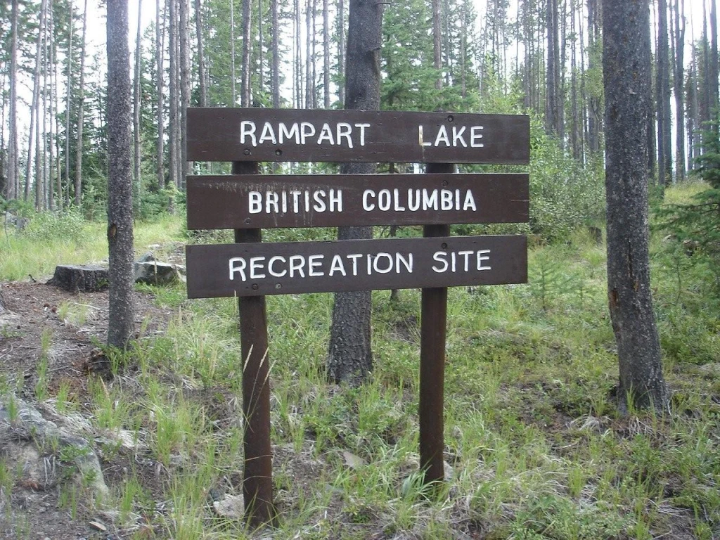 Photo: Recreation Sites and Trails BC. © Province of British Columbia, licensed under the Open Government Licence – British Columbia. Rampart Lake, photo 3