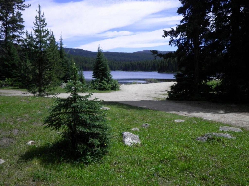 Photo: Recreation Sites and Trails BC. © Province of British Columbia, licensed under the Open Government Licence – British Columbia. Nickel Plate Lake, photo 6