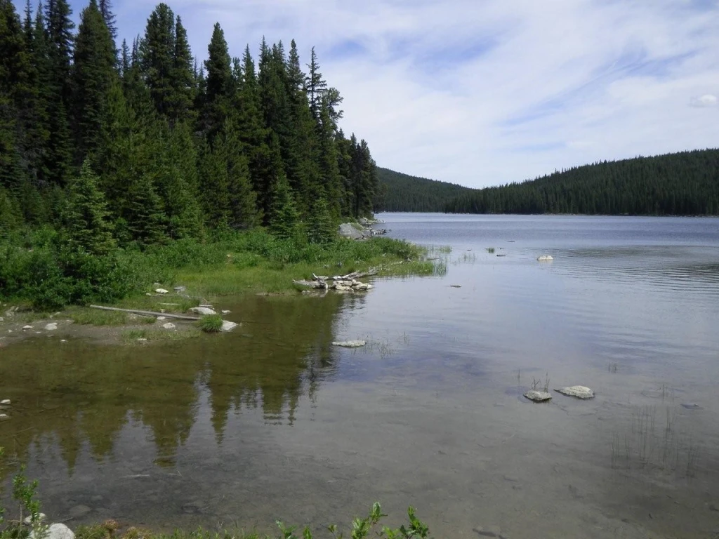 Photo: Recreation Sites and Trails BC. © Province of British Columbia, licensed under the Open Government Licence – British Columbia. Nickel Plate Lake, photo 3
