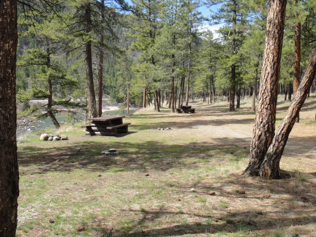 Photo: Recreation Sites and Trails BC. © Province of British Columbia, licensed under the Open Government Licence – British Columbia. Old Hedley Road West, photo 2