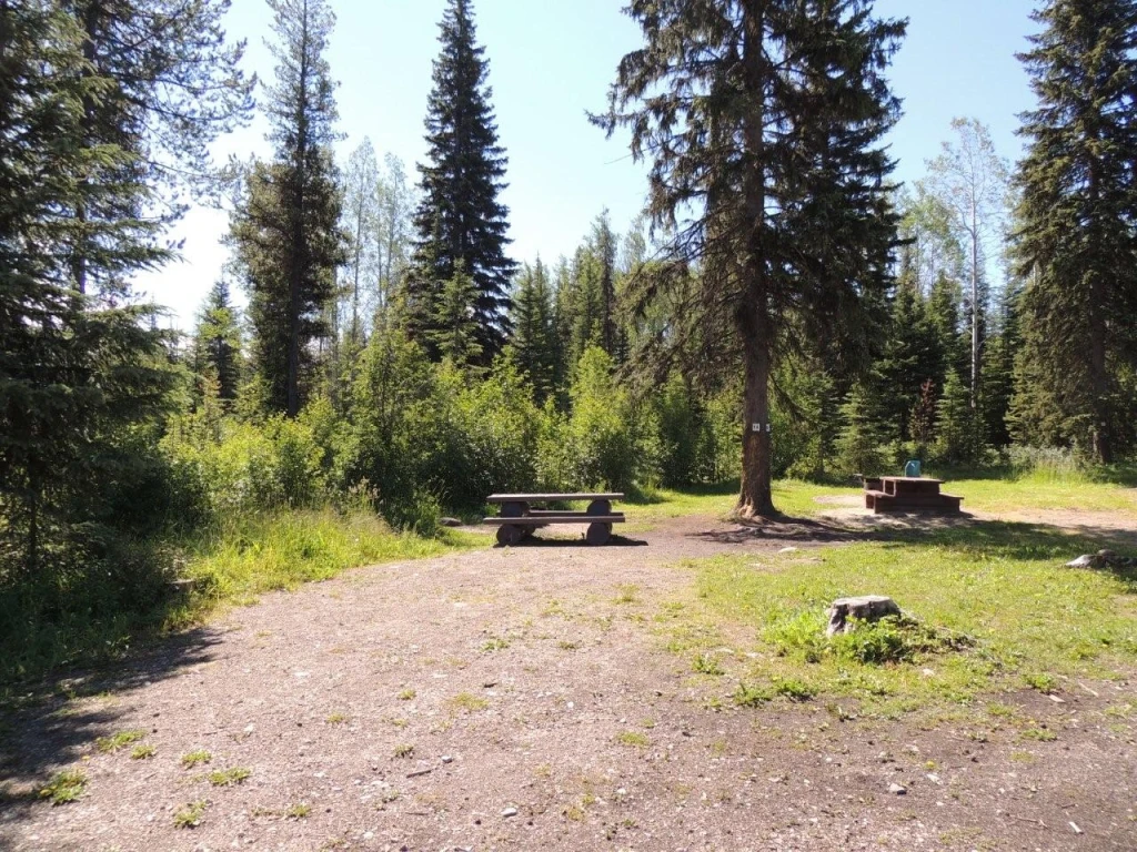 Photo: Recreation Sites and Trails BC. © Province of British Columbia, licensed under the Open Government Licence – British Columbia. Hydraulic Lake, photo 4