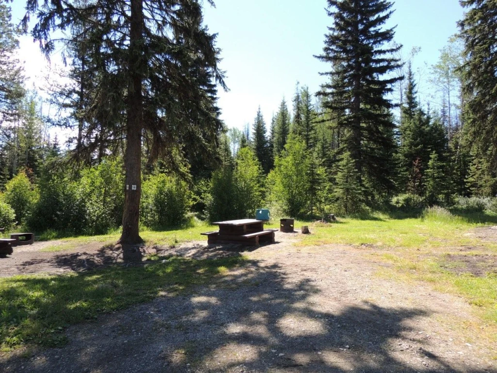 Photo: Recreation Sites and Trails BC. © Province of British Columbia, licensed under the Open Government Licence – British Columbia. Hydraulic Lake, photo 2