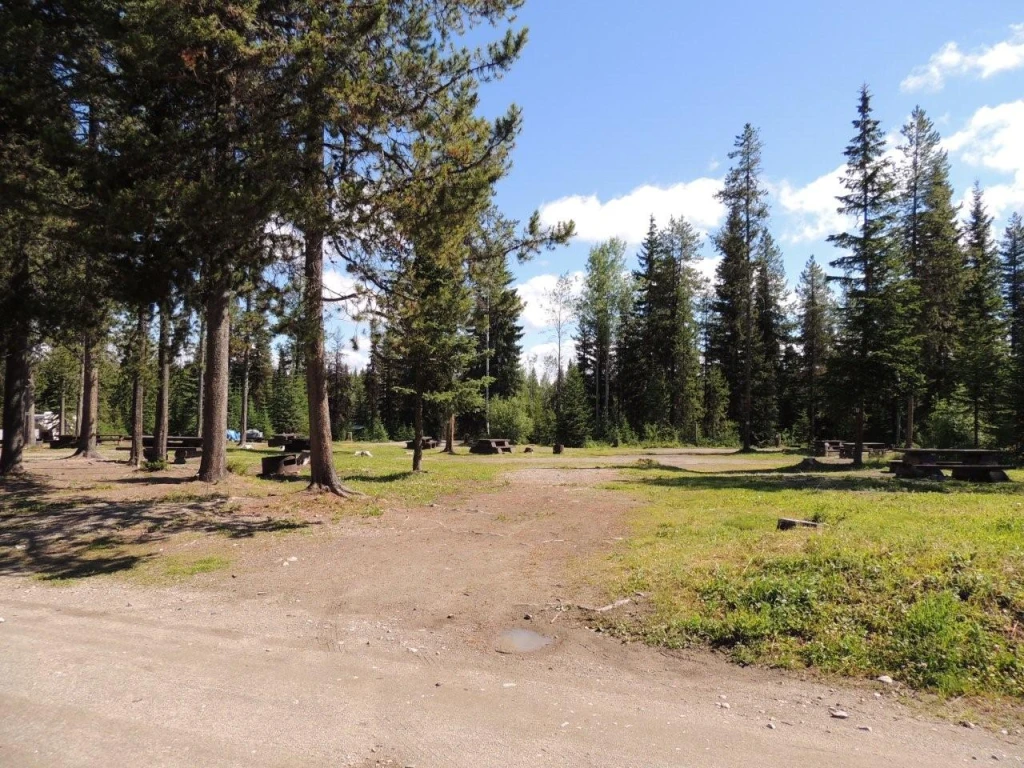 Photo: Recreation Sites and Trails BC. © Province of British Columbia, licensed under the Open Government Licence – British Columbia. Hydraulic Lake