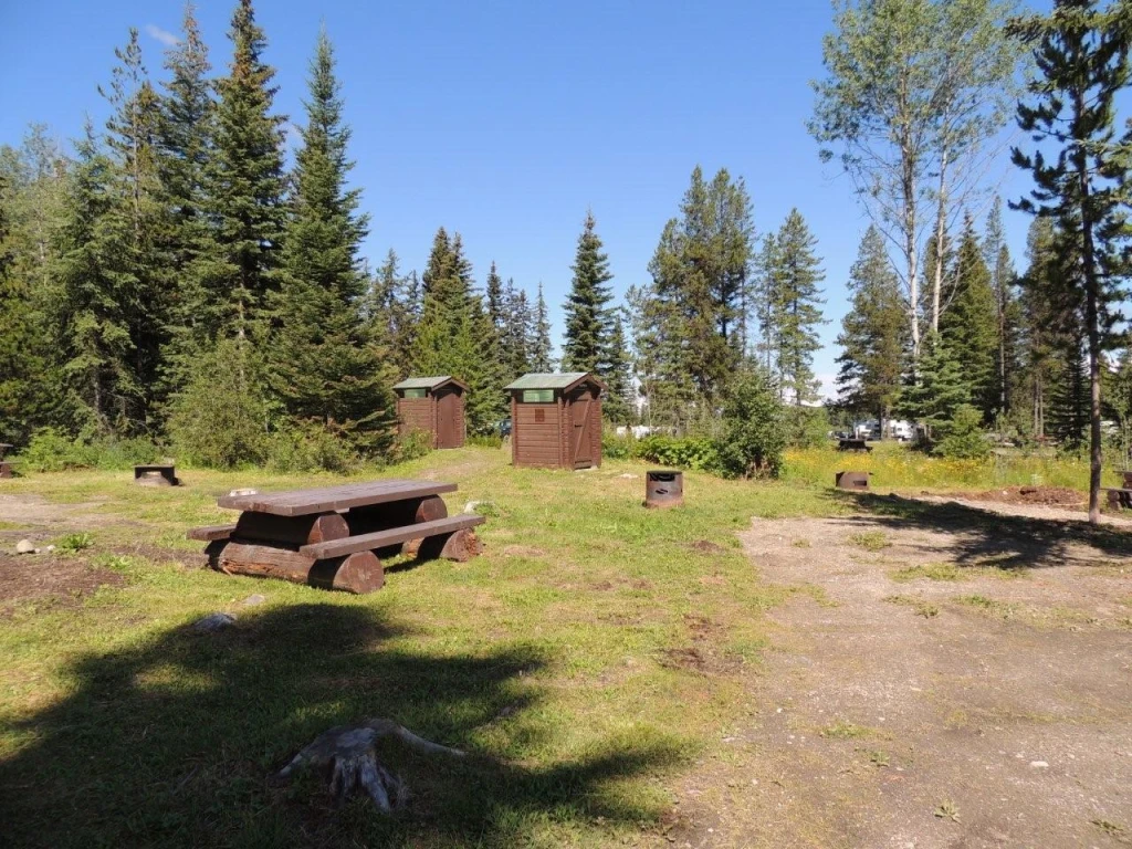 Photo: Recreation Sites and Trails BC. © Province of British Columbia, licensed under the Open Government Licence – British Columbia. Hydraulic Lake, photo 3