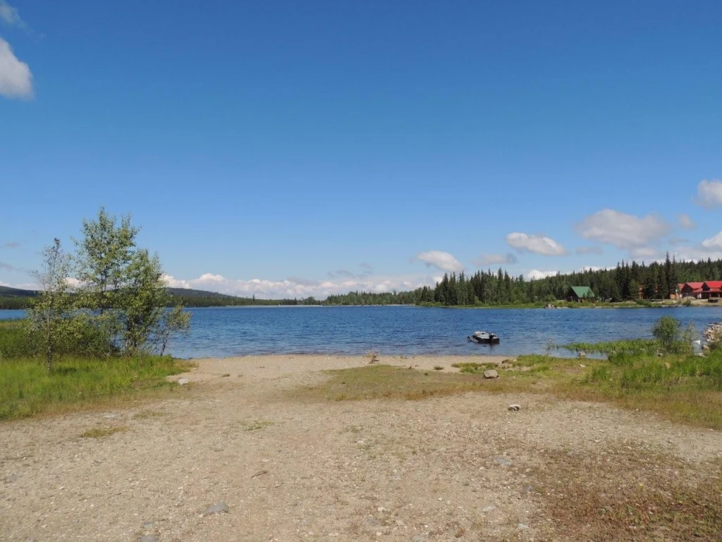 Photo: Recreation Sites and Trails BC. © Province of British Columbia, licensed under the Open Government Licence – British Columbia. Hydraulic Lake, photo 5