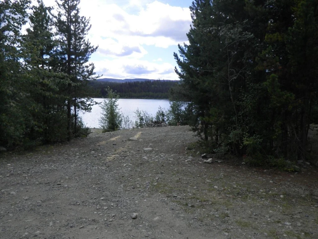 Photo: Recreation Sites and Trails BC. © Province of British Columbia, licensed under the Open Government Licence – British Columbia. Peachland Lake, photo 4