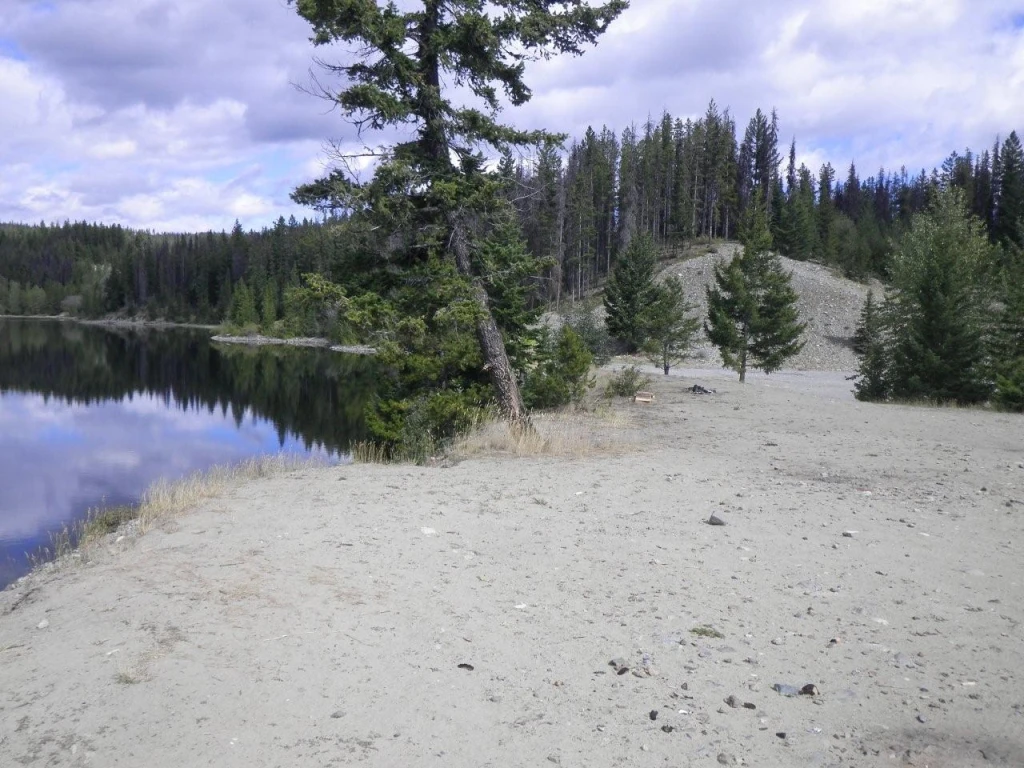 Photo: Recreation Sites and Trails BC. © Province of British Columbia, licensed under the Open Government Licence – British Columbia. Peachland Lake, photo 2