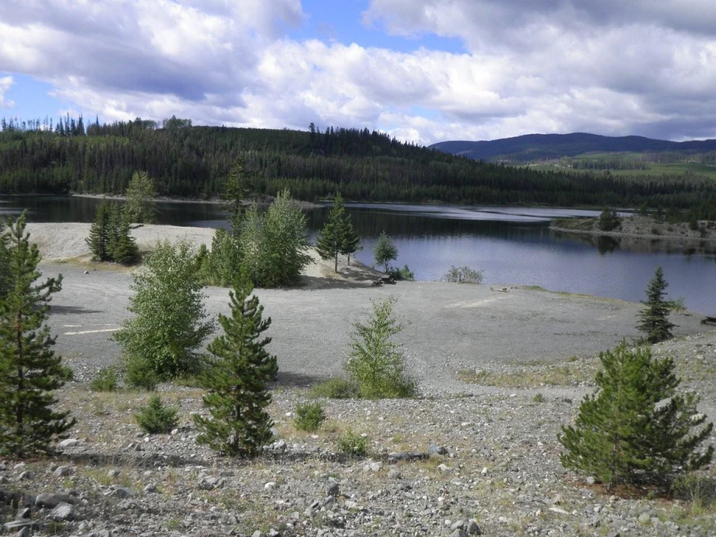 Photo: Recreation Sites and Trails BC. © Province of British Columbia, licensed under the Open Government Licence – British Columbia. Peachland Lake, photo 6