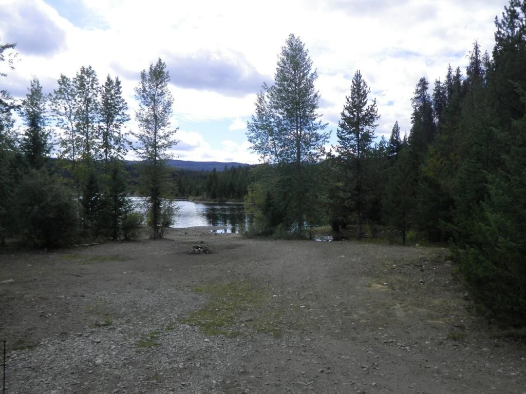 Photo: Recreation Sites and Trails BC. © Province of British Columbia, licensed under the Open Government Licence – British Columbia. Peachland Lake, photo 5