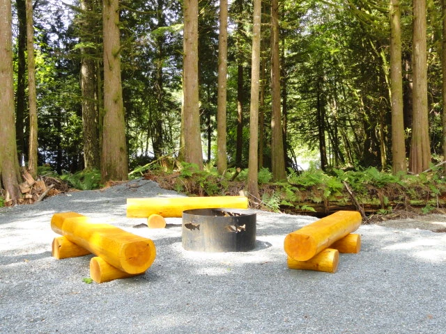 Photo: Recreation Sites and Trails BC. © Province of British Columbia, licensed under the Open Government Licence – British Columbia. Weaver Lake Group Site, photo 3