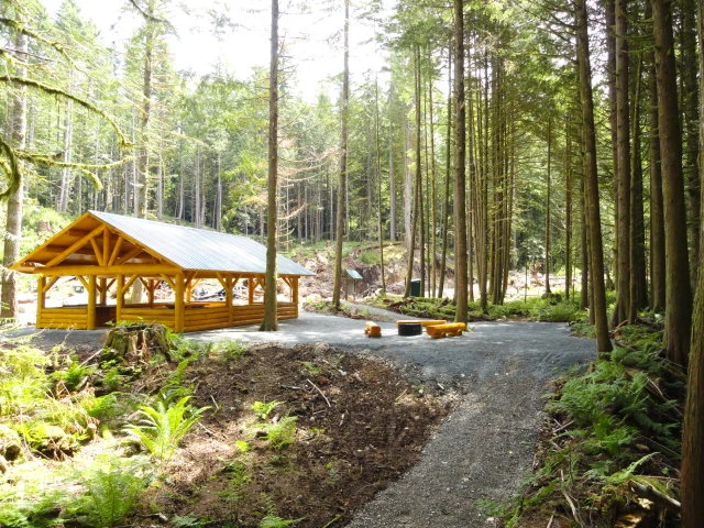 Photo: Recreation Sites and Trails BC. © Province of British Columbia, licensed under the Open Government Licence – British Columbia. Weaver Lake Group Site, photo 4