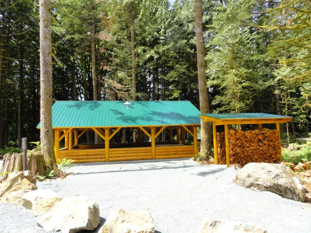 Photo: Recreation Sites and Trails BC. © Province of British Columbia, licensed under the Open Government Licence – British Columbia. Weaver Lake Group Site, photo 6