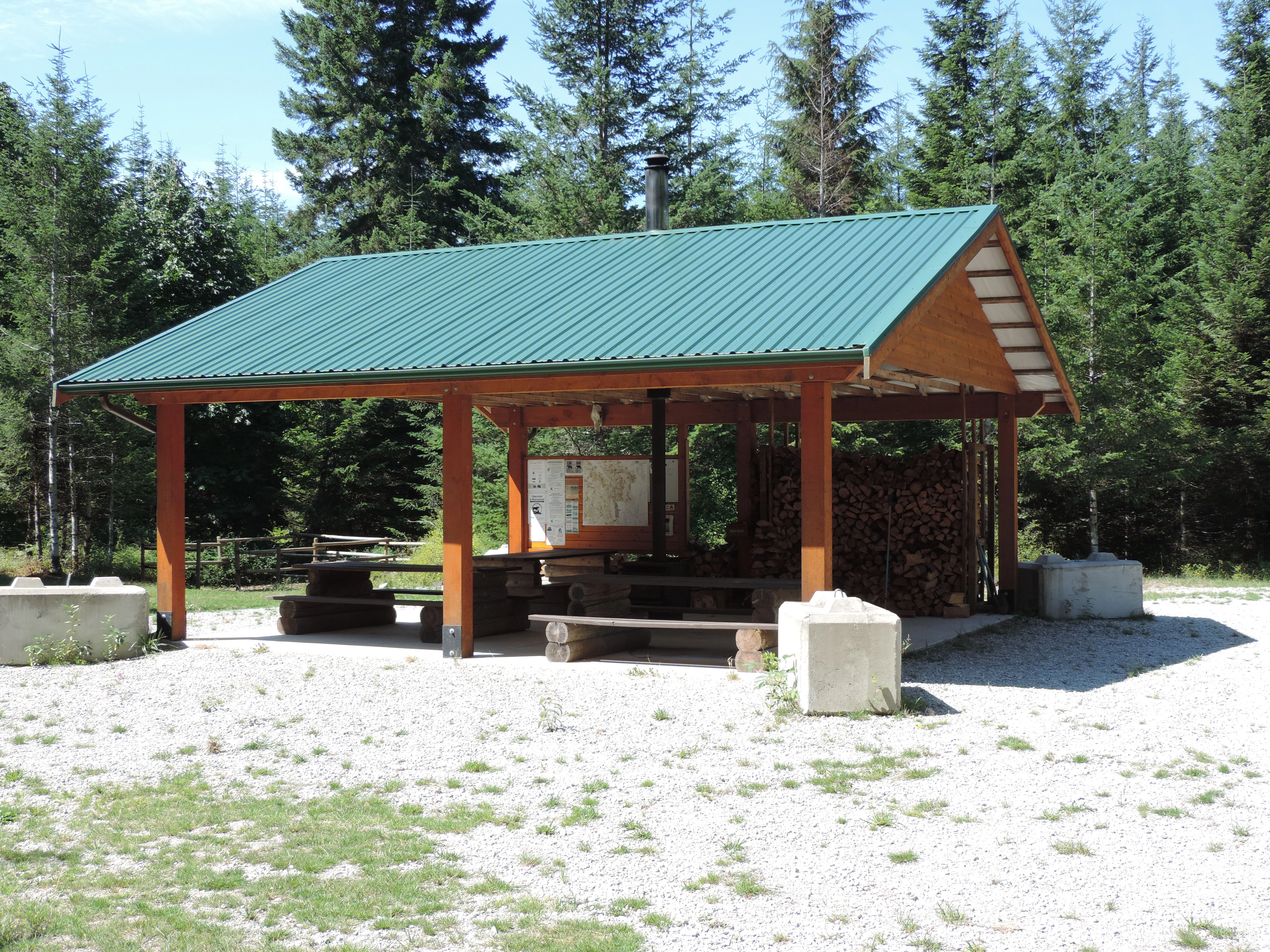 Photo: Recreation Sites and Trails BC. © Province of British Columbia, licensed under the Open Government Licence – British Columbia. Memekay Horse Camp, photo 4