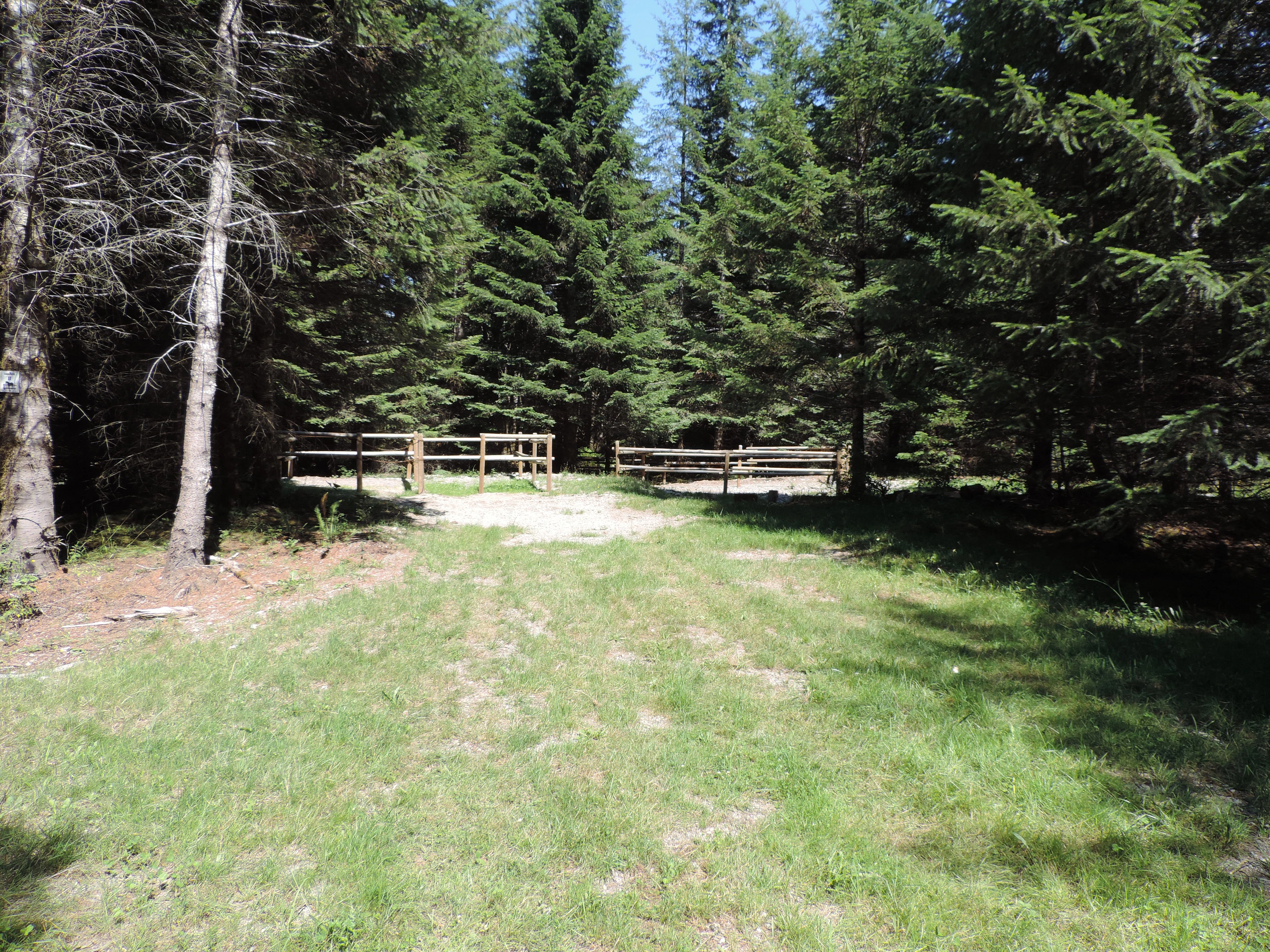Photo: Recreation Sites and Trails BC. © Province of British Columbia, licensed under the Open Government Licence – British Columbia. Memekay Horse Camp