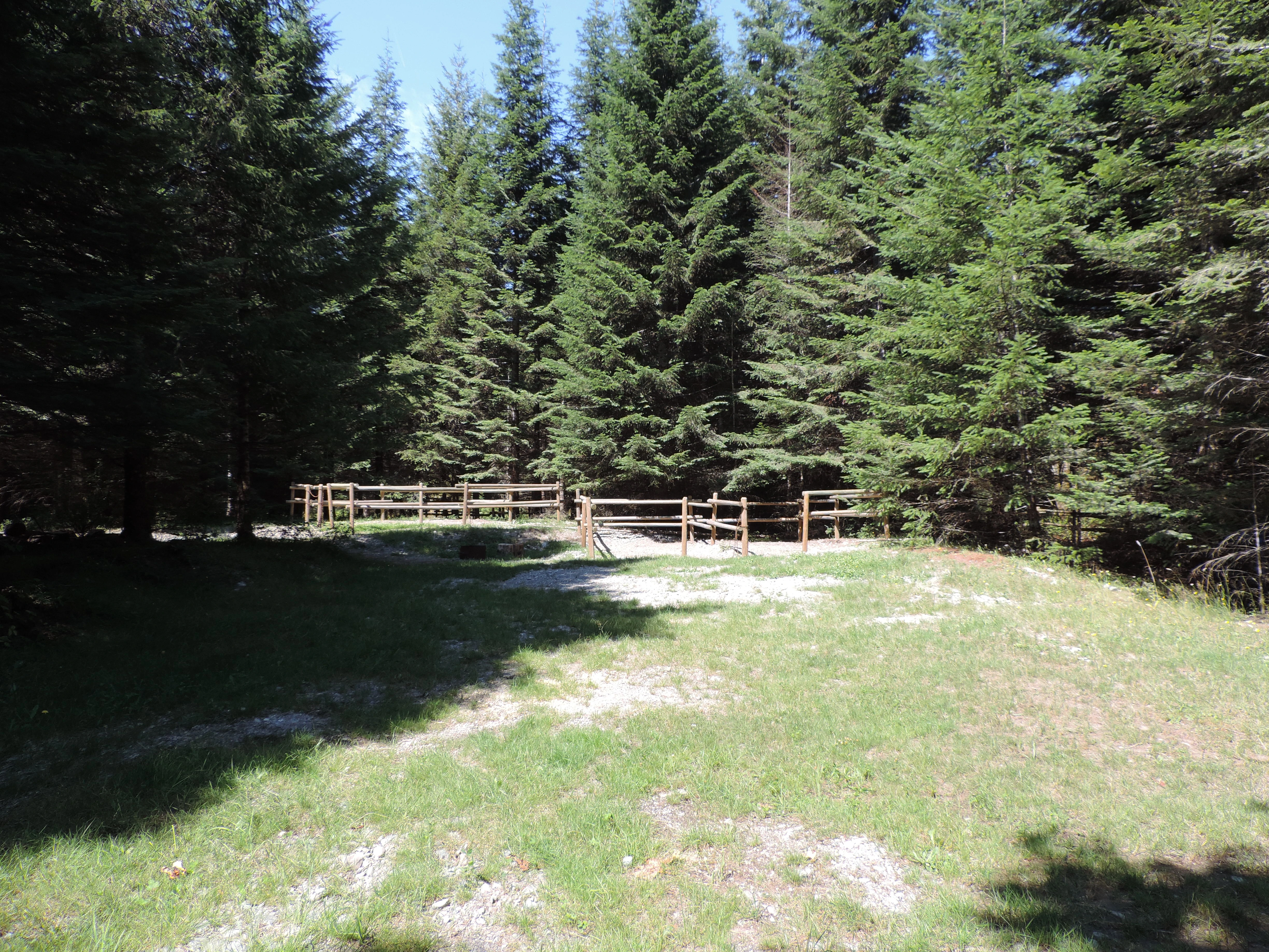 Photo: Recreation Sites and Trails BC. © Province of British Columbia, licensed under the Open Government Licence – British Columbia. Memekay Horse Camp, photo 3