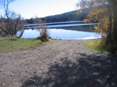 Photo: Recreation Sites and Trails BC. © Province of British Columbia, licensed under the Open Government Licence – British Columbia. Boss Lake, photo 9