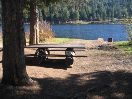 Photo: Recreation Sites and Trails BC. © Province of British Columbia, licensed under the Open Government Licence – British Columbia. Boss Lake, photo 8