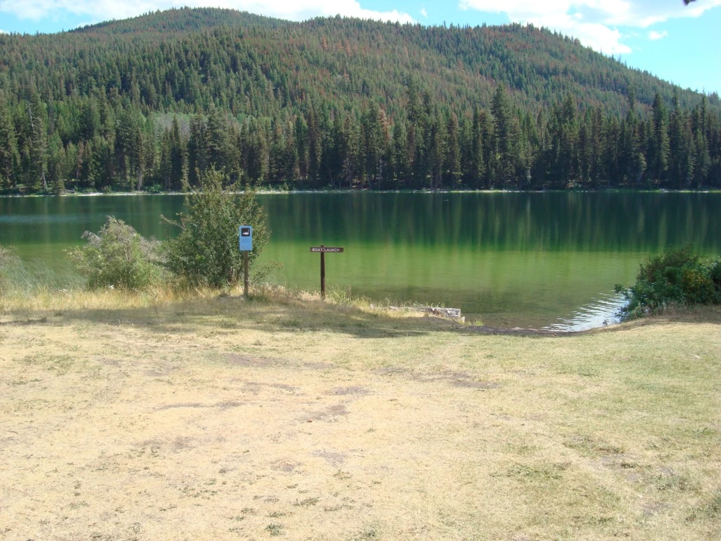 Photo: Recreation Sites and Trails BC. © Province of British Columbia, licensed under the Open Government Licence – British Columbia. Harmon Lake, photo 5