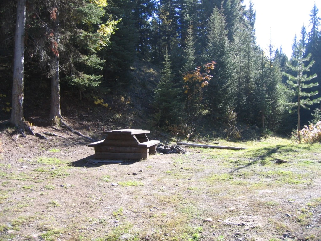 Photo: Recreation Sites and Trails BC. © Province of British Columbia, licensed under the Open Government Licence – British Columbia. Gwen Lake, photo 5