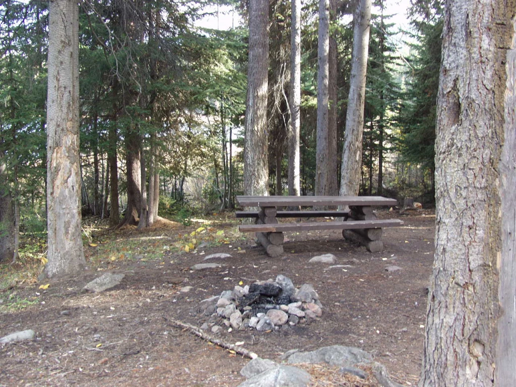 Photo: Recreation Sites and Trails BC. © Province of British Columbia, licensed under the Open Government Licence – British Columbia. Gwen Lake