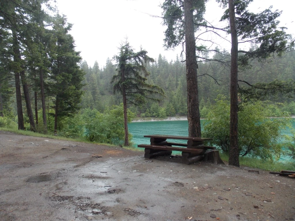 Photo: Recreation Sites and Trails BC. © Province of British Columbia, licensed under the Open Government Licence – British Columbia. Bluey Lake, photo 2