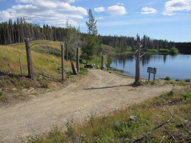 Photo: Recreation Sites and Trails BC. © Province of British Columbia, licensed under the Open Government Licence – British Columbia. Bob'S Lake