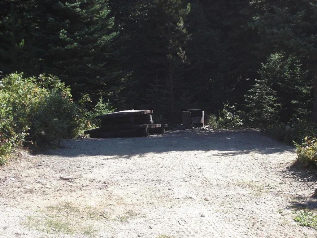 Photo: Recreation Sites and Trails BC. © Province of British Columbia, licensed under the Open Government Licence – British Columbia. Murray Lake South, photo 3