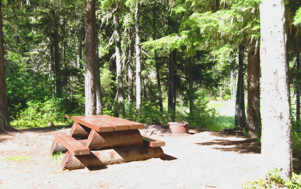 Photo: Recreation Sites and Trails BC. © Province of British Columbia, licensed under the Open Government Licence – British Columbia. Mystery Lake, photo 3