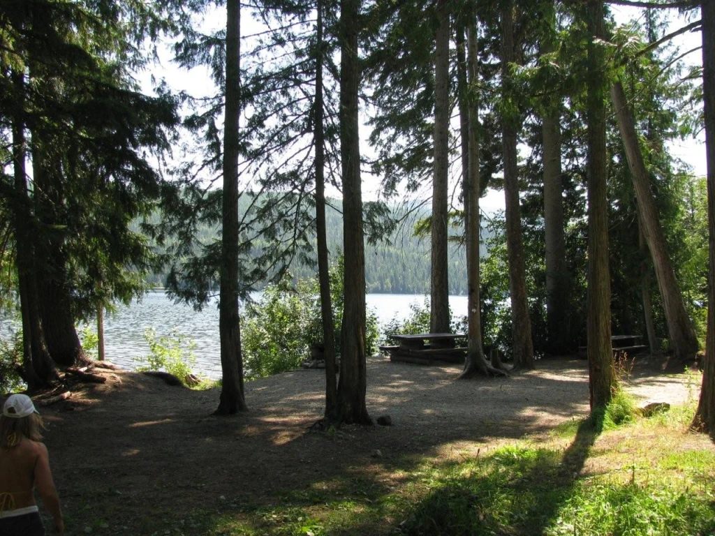 Photo: Recreation Sites and Trails BC. © Province of British Columbia, licensed under the Open Government Licence – British Columbia. Hidden Lake, photo 8