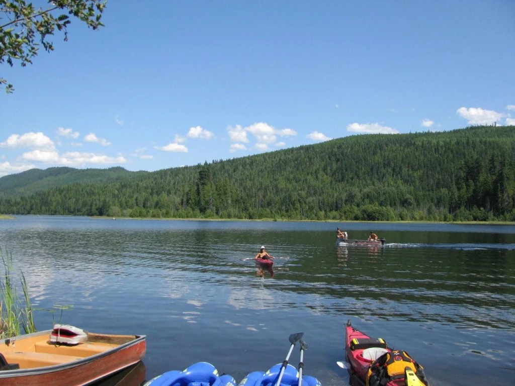 Photo: Recreation Sites and Trails BC. © Province of British Columbia, licensed under the Open Government Licence – British Columbia. Hidden Lake, photo 15