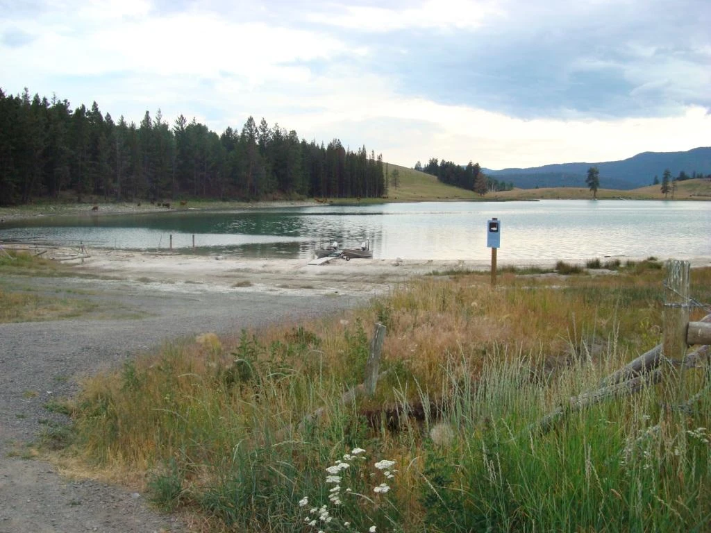 Photo: Recreation Sites and Trails BC. © Province of British Columbia, licensed under the Open Government Licence – British Columbia. Marquart Lake, photo 5