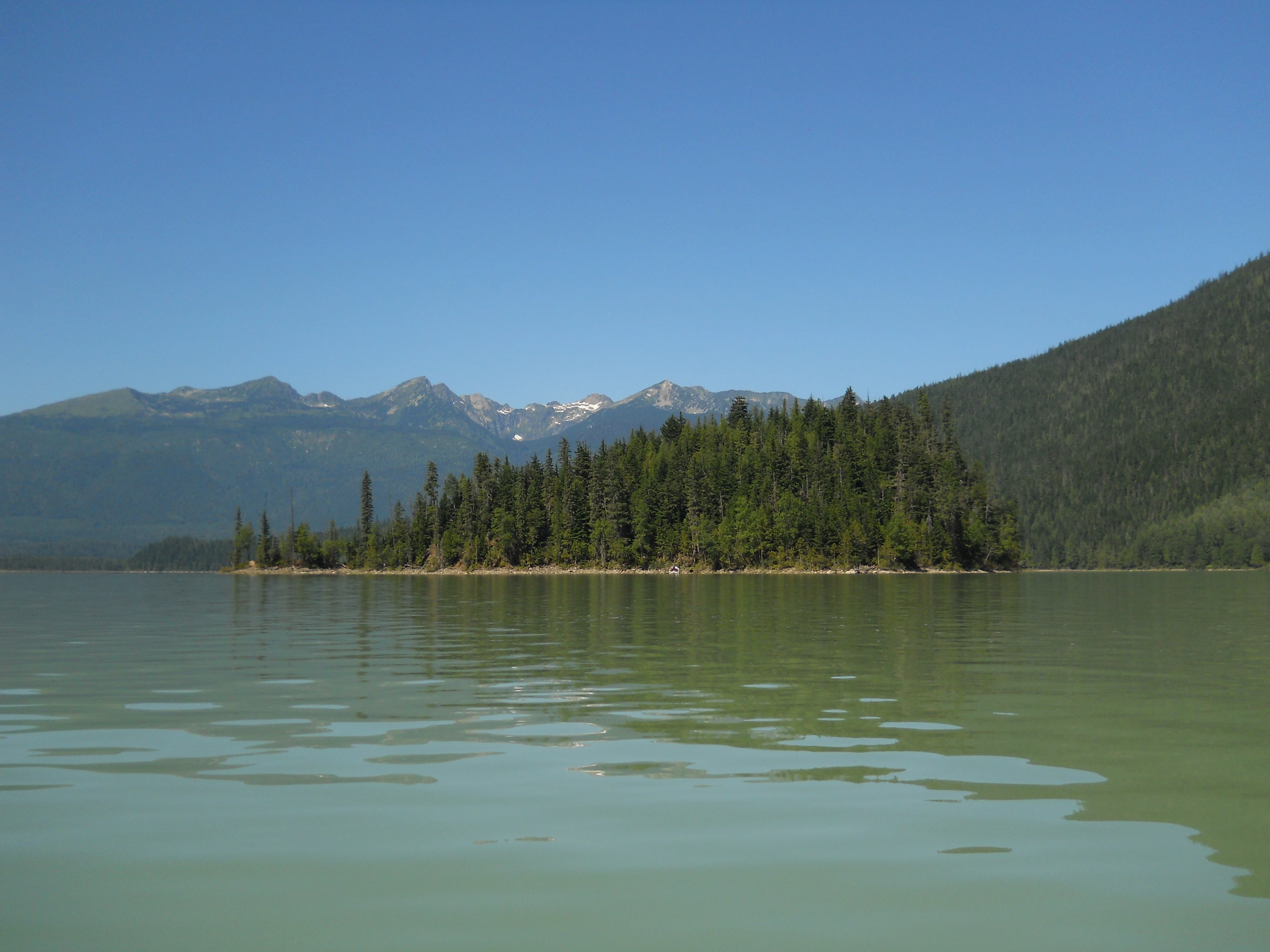 Photo: Recreation Sites and Trails BC. © Province of British Columbia, licensed under the Open Government Licence – British Columbia. Mud Lake West, photo 4