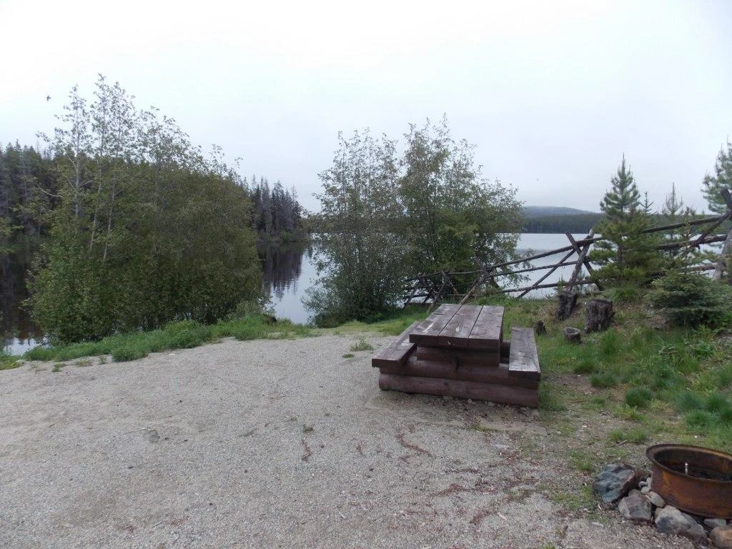 Photo: Recreation Sites and Trails BC. © Province of British Columbia, licensed under the Open Government Licence – British Columbia. Paradise Lake, photo 4