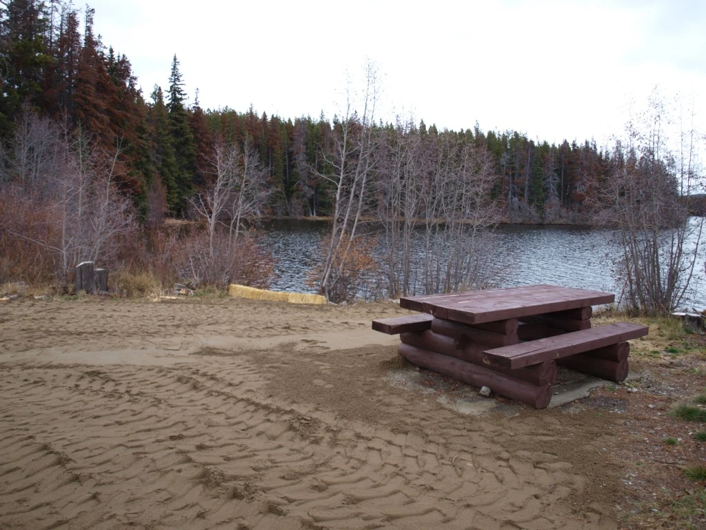 Photo: Recreation Sites and Trails BC. © Province of British Columbia, licensed under the Open Government Licence – British Columbia. Paradise Lake