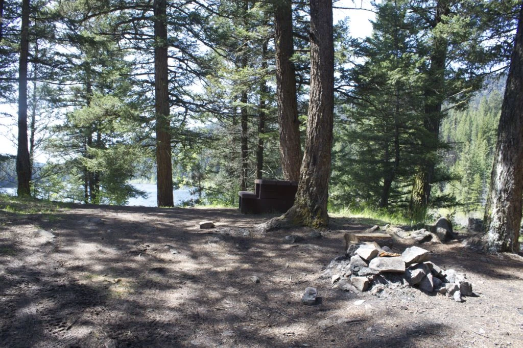 Photo: Recreation Sites and Trails BC. © Province of British Columbia, licensed under the Open Government Licence – British Columbia. Snohoosh Lake North