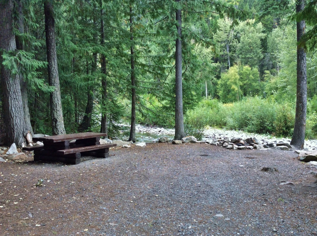 Photo: Recreation Sites and Trails BC. © Province of British Columbia, licensed under the Open Government Licence – British Columbia. Gott Creek, photo 2