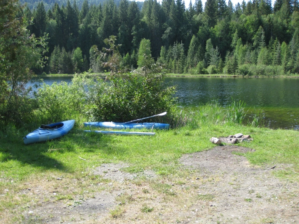 Photo: Recreation Sites and Trails BC. © Province of British Columbia, licensed under the Open Government Licence – British Columbia. Skmana Lake Trail Network, photo 8
