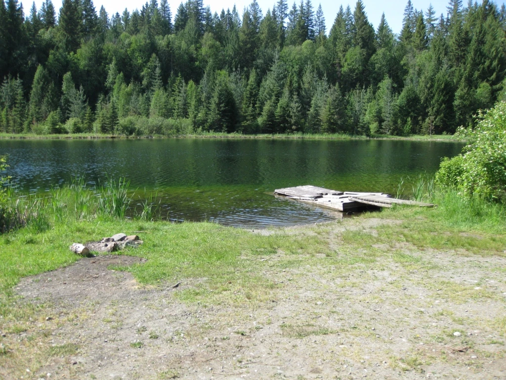 Photo: Recreation Sites and Trails BC. © Province of British Columbia, licensed under the Open Government Licence – British Columbia. Skmana Lake Trail Network, photo 7
