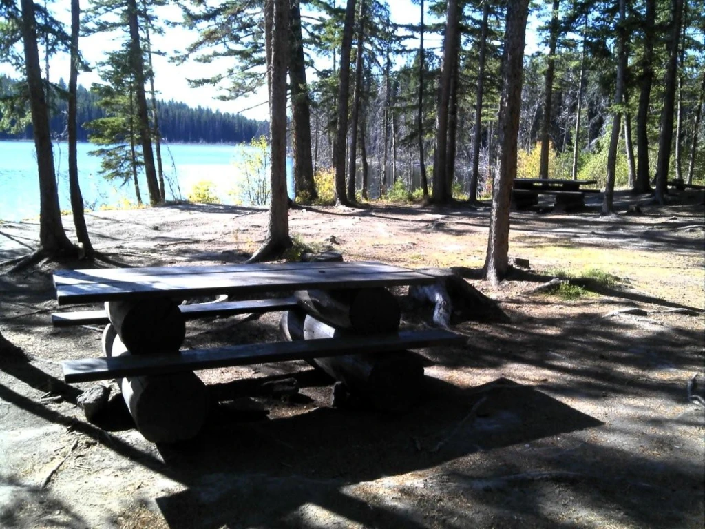 Photo: Recreation Sites and Trails BC. © Province of British Columbia, licensed under the Open Government Licence – British Columbia. Jimmy Lake, photo 2